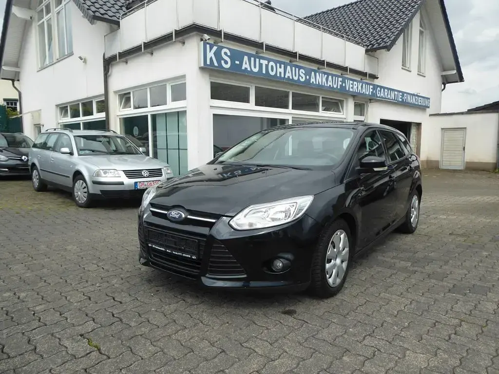Gebraucht Ford Focus Trend 105 PS (77 kW) 2011 Schwarz Limousine