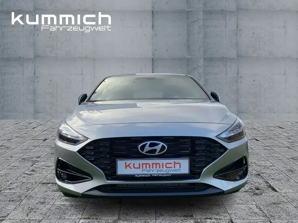 Gebraucht Hyundai i30 Advantage 140 PS (102 kW) 2024 Shimmering silver (silber) Limousine