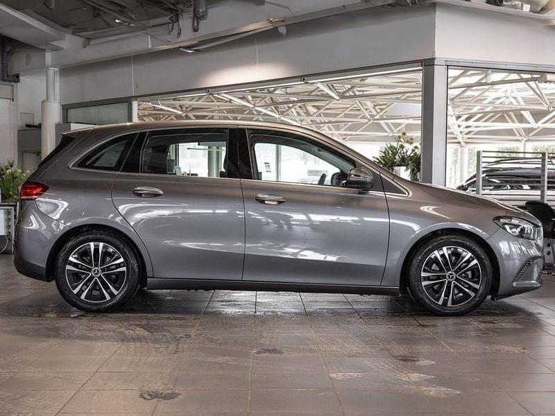 Gebraucht Mercedes B180 Progressive 136 PS (100 kW) 2024 Grau Van / Kleinbus