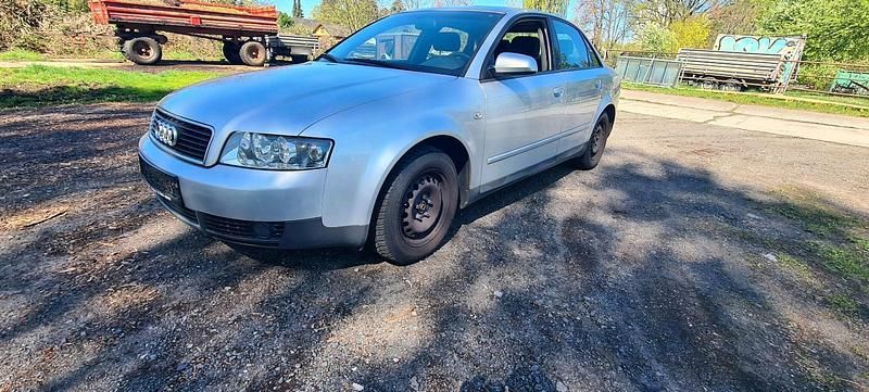 Second-hand Audi A4 102 CP (75 kW) 2003 Argintiu Berlinǎ