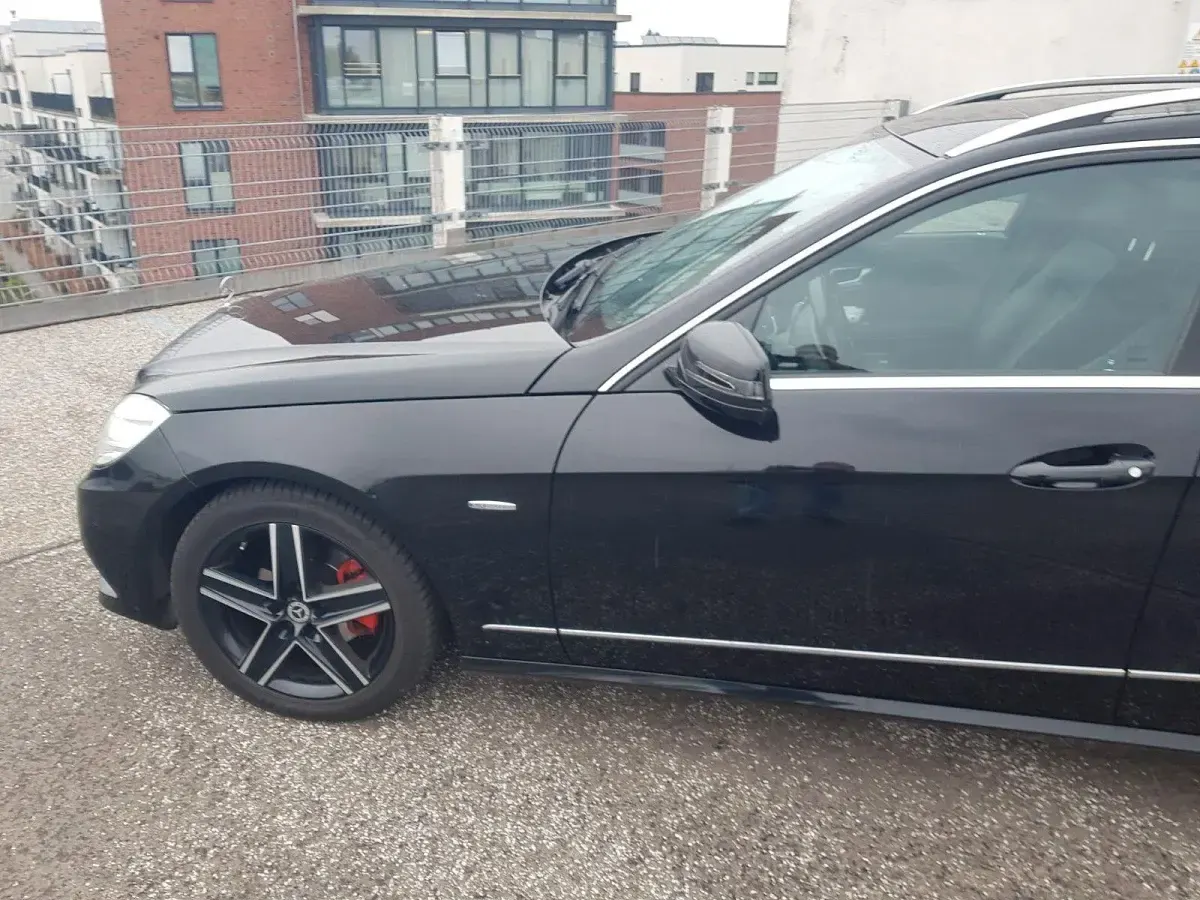 Gebraucht Mercedes E200 184 PS (135 kW) 2012 Schwarz Kombi