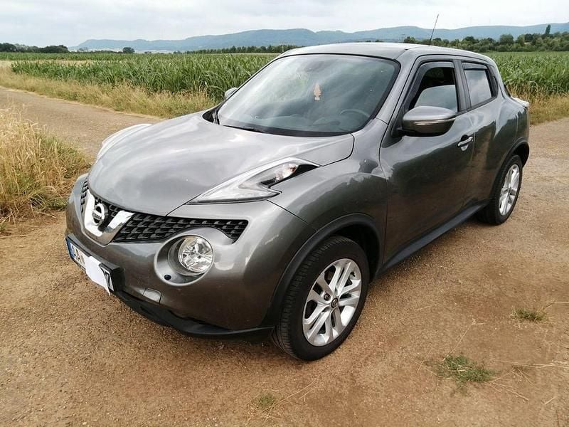 Grau Gebraucht 2017 Nissan Juke N-Connecta SUV | 10.500 € (Fairer Preis) - Bild 1/4