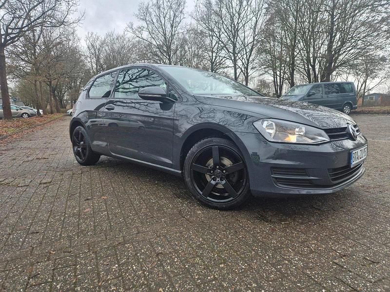 Grau Gebraucht 2015 VW Golf VII Kleinwagen | 5.500 € (Superpreis) - Bild 1/4