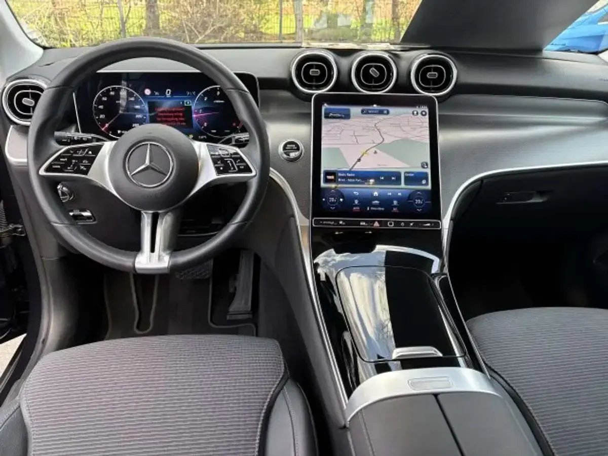 Gebraucht Mercedes GLC220 Advanced 197 PS (144 kW) 2023 Lack nautikblau SUV