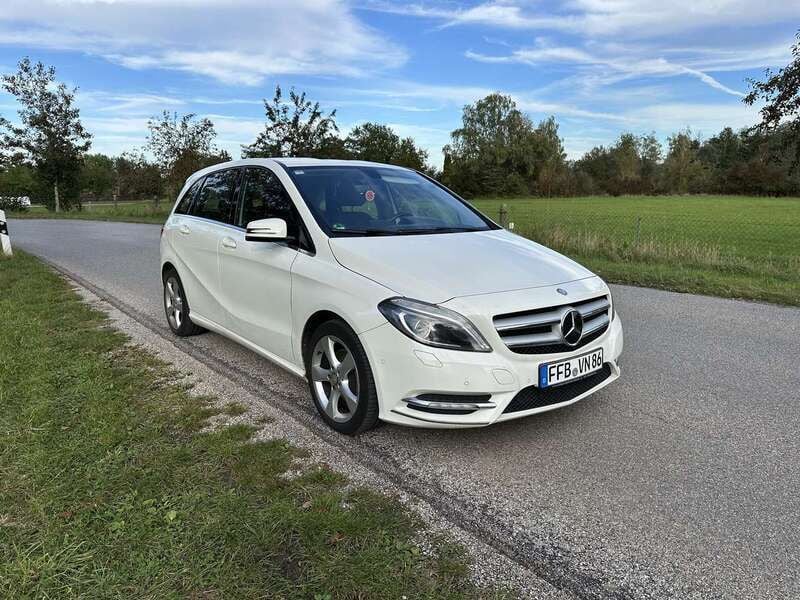 Gebraucht 2012 Mercedes B180 Edition 1 Van / Kleinbus | 7.990 € (Fairer Preis) - Bild 1/4