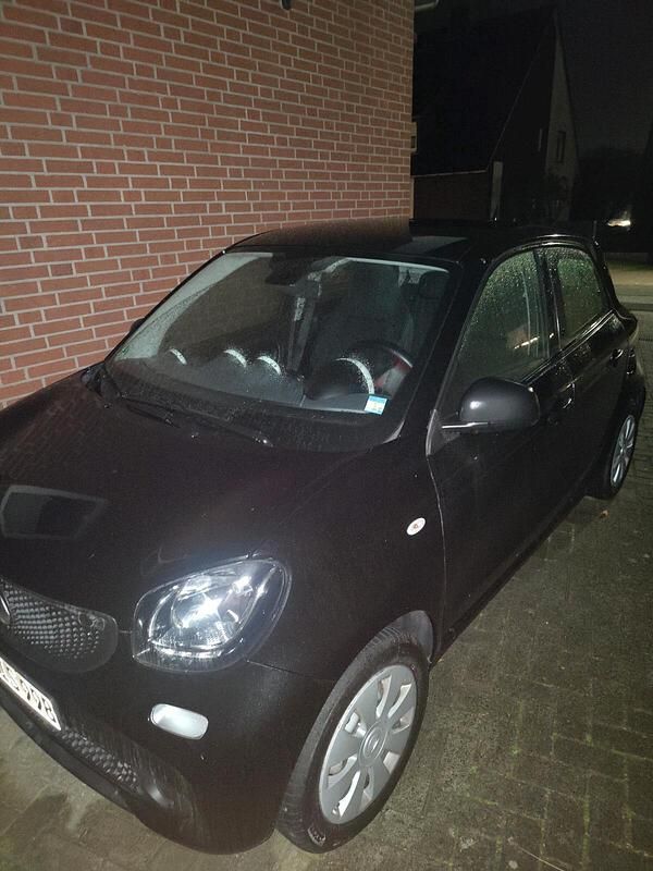 Schwarz Gebraucht 2016 Smart ForFour Kleinwagen | 8.500 € - Bild 1/4