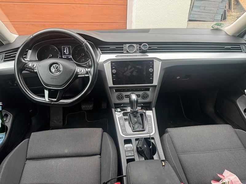 Gebraucht VW Passat 150 PS (110 kW) 2019 Silber Kombi