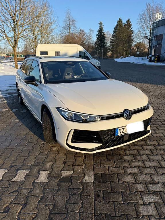 Gebraucht VW Passat R-line 150 PS (110 kW) 2024 Weiß Kombi