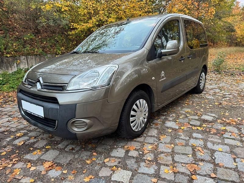 Braun Gebraucht 2012 Citroën Berlingo Tendance Van / Kleinbus | 3.790 € (Guter Preis) - Bild 1/4