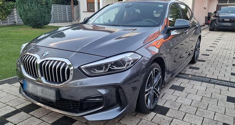Grau Gebraucht 2019 BMW 120 M Sport Kleinwagen | 19.999 € (Superpreis) - Bild 1/4