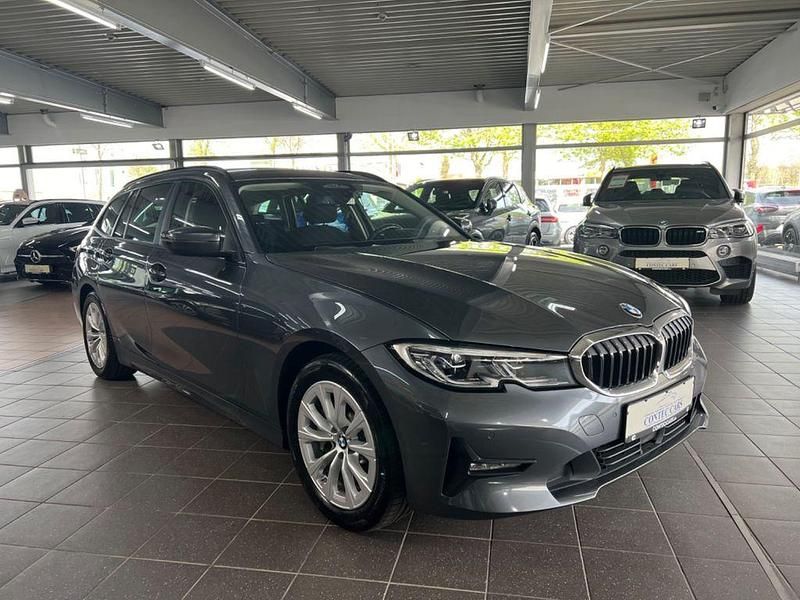Usata BMW 330e Advantage 252 CV (185 kW) 2020 Grigio Station wagon