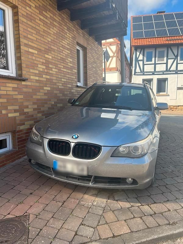 Gebraucht BMW 525 163 PS (119 kW) 2006 Grau Kombi