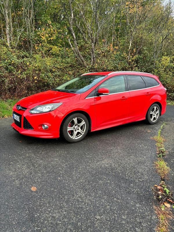 Gebraucht Ford Focus S 150 PS (110 kW) 2013 Rot Kombi