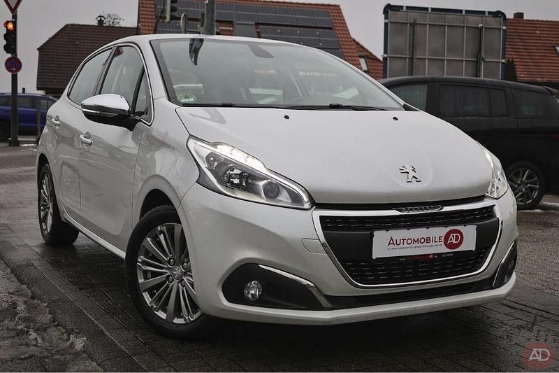 Weiß Gebraucht 2018 Peugeot 208 Allure Kleinwagen | 8.790 € (Fairer Preis) - Bild 1/3