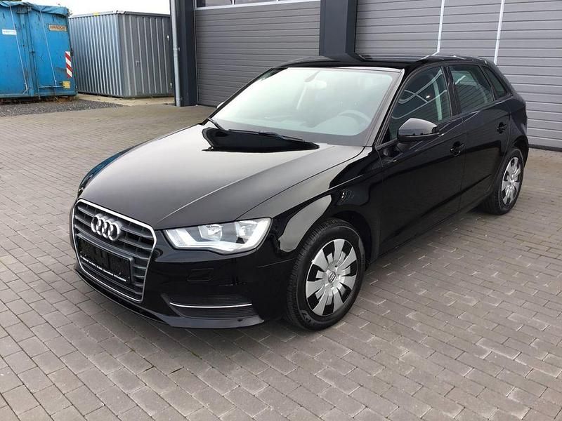 Gebraucht Audi A3 Attraction 110 PS (80 kW) 2015 Schwarz Limousine