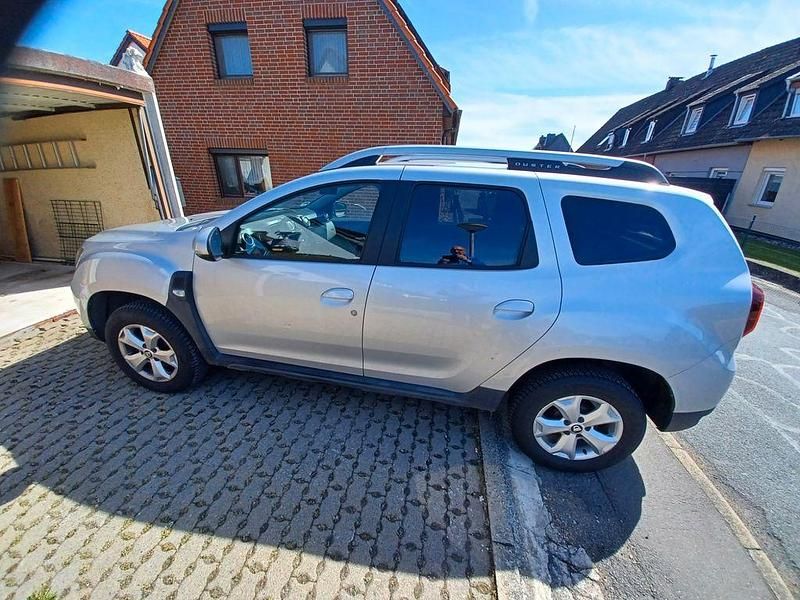 Second-hand Dacia Duster Comfort 114 CP (83 kW) 2018 Argintiu SUV
