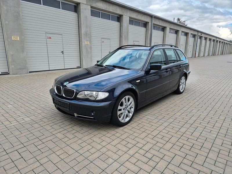 Blau Gebraucht 2003 BMW 330 Kombi | 3.990 € (Superpreis) - Bild 1/4