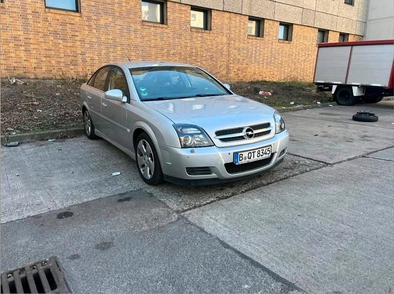 Grau Gebraucht 2003 Opel Vectra Limousine | 900 € (Superpreis) - Bild 1/4