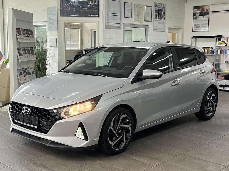 Sleek silver Gebraucht 2021 Hyundai i20 Edition 30+ Limousine | 15.490 € (Fairer Preis) - Bild 1/4