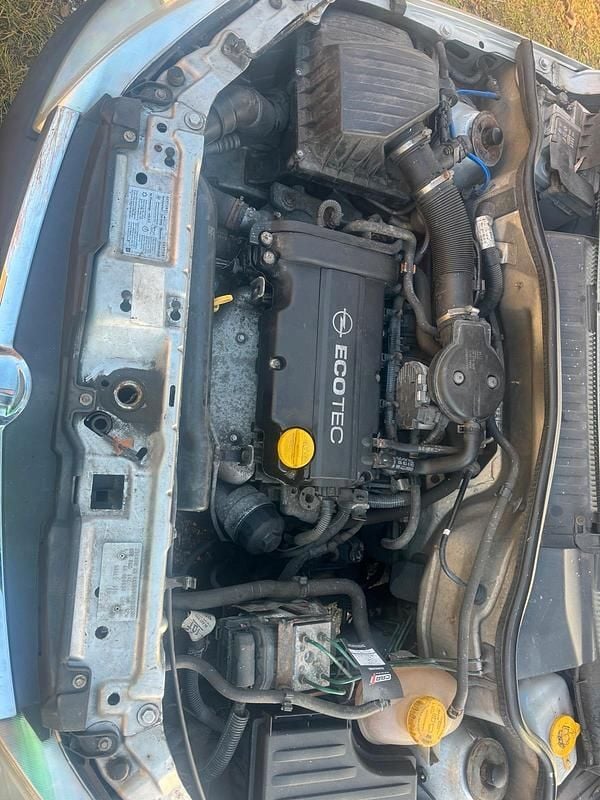 Gebraucht Opel Corsa 75 PS (55 kW) 2003 Silber Kleinwagen