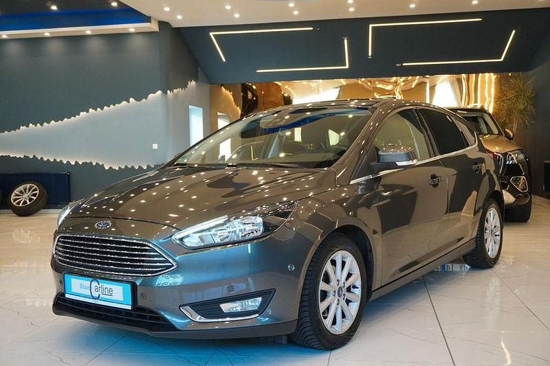 Gebraucht Ford Focus Titanium 125 PS (91 kW) 2017 Grau Limousine