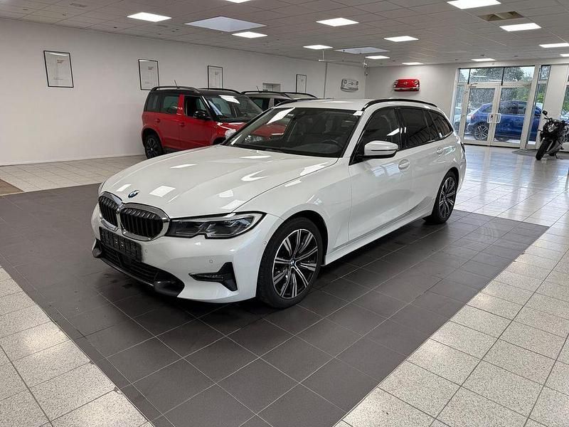 Weiß Gebraucht 2022 BMW 320 M Sport Limousine | 23.999 € (Superpreis) - Bild 1/4
