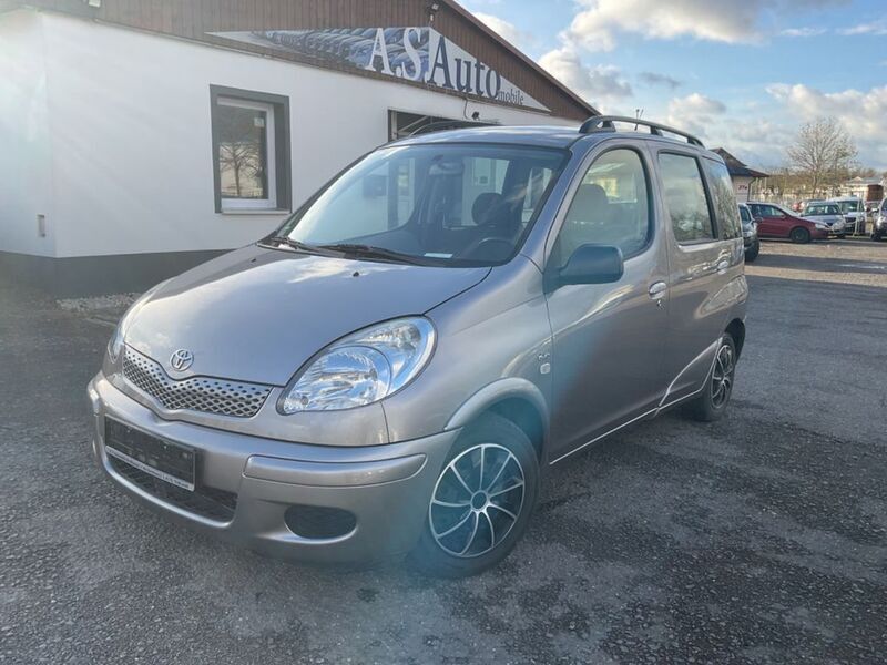 Grau Gebraucht 2004 Toyota Yaris Verso Van / Kleinbus | 1.999 € (Superpreis) - Bild 1/4