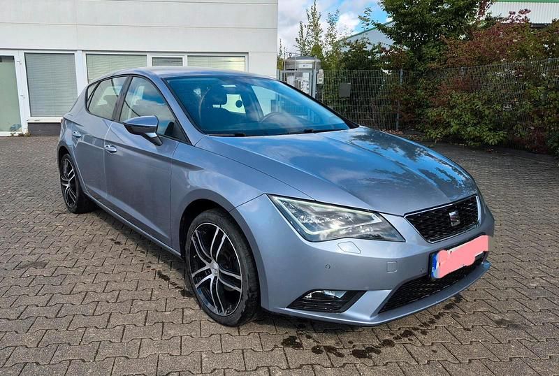 Blau Gebraucht 2016 Seat Leon Limousine | 5.850 € (Superpreis) - Bild 1/4