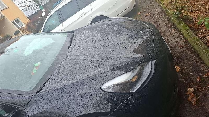 Gebraucht Tesla Model Y Standard Range 88 kW (120 PS) 2023 Schwarz SUV