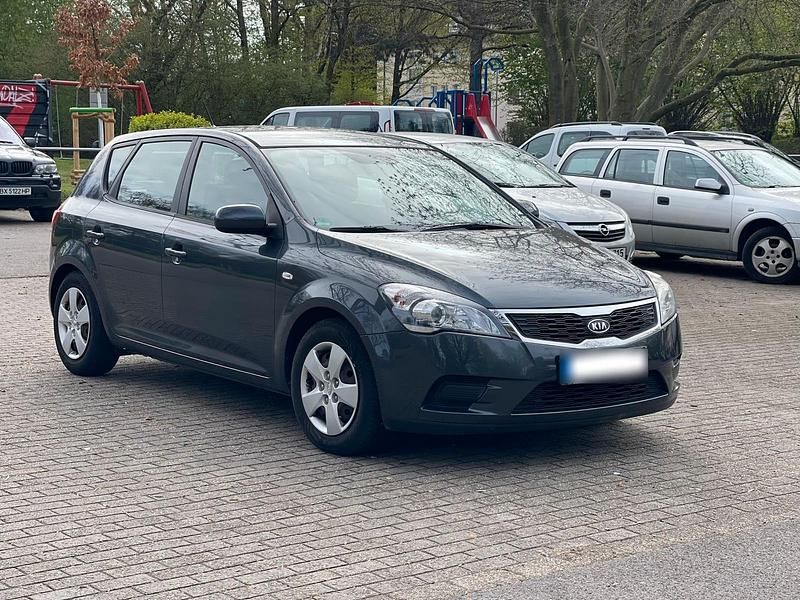 Gebraucht Kia Ceed 90 PS (66 kW) 2009 Grau Kleinwagen