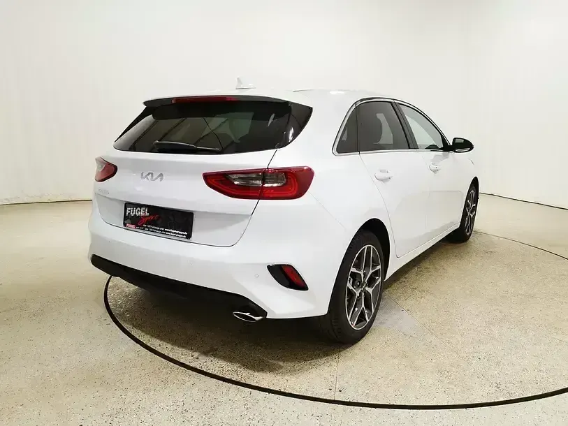 Usado Kia Ceed Style 140 CV (102 kW) 2025 Blanco Utilitario