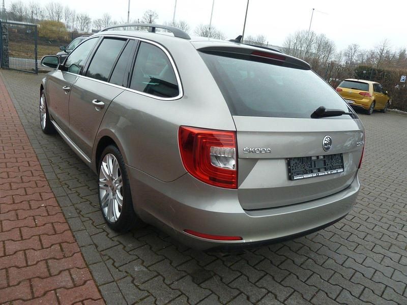 Gebraucht Skoda Superb Ambition 125 PS (91 kW) 2013 Beige Kombi