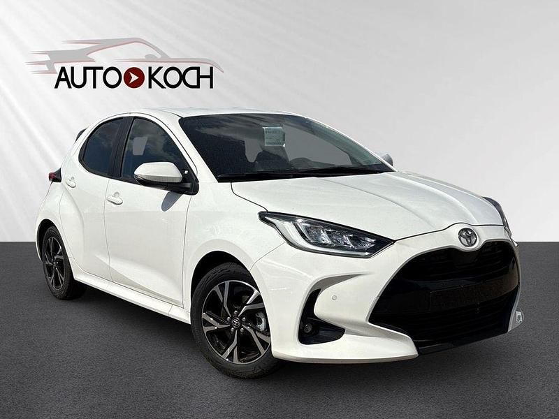 Weiß Neu 2025 Toyota Yaris Hybrid Limousine | 25.440 € (Fairer Preis) - Bild 1/4