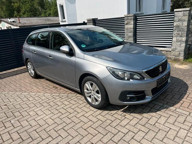 Grau Gebraucht 2018 Peugeot 308 Active Kombi | 8.950 € (Fairer Preis) - Bild 1/4