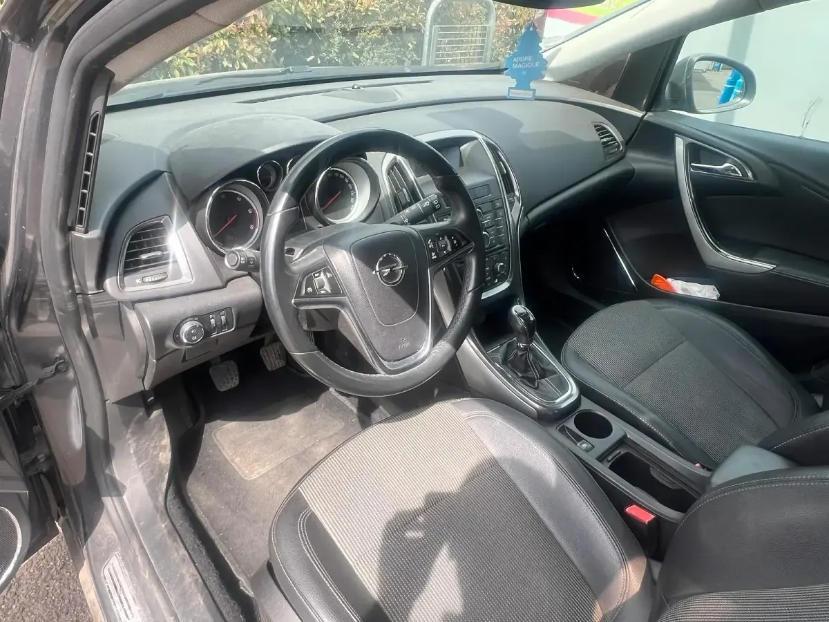 Gebraucht Opel Astra 125 PS (91 kW) 2010 Limousine