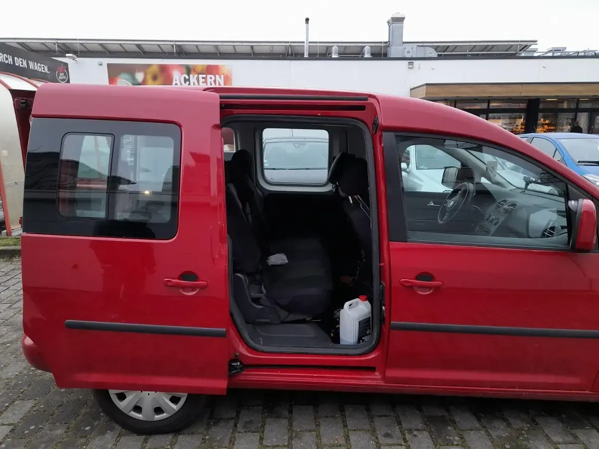 Gebraucht VW Caddy Comfortline 102 PS (75 kW) 2011 Rot Van / Kleinbus