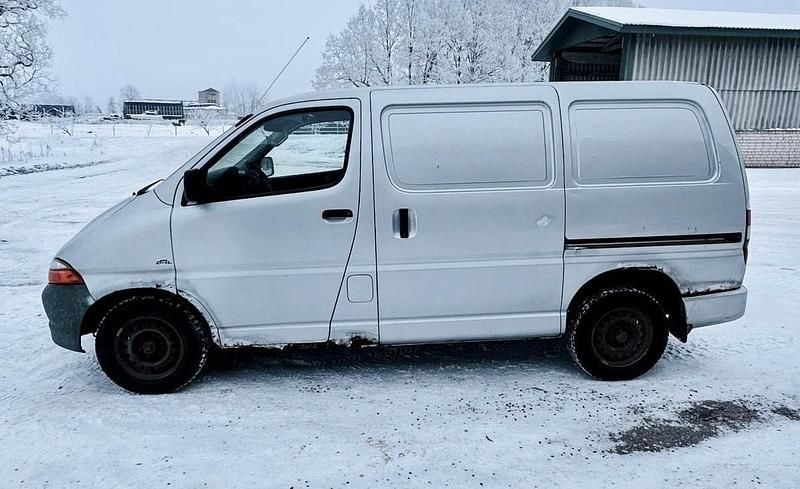 Gebraucht Toyota HiAce 88 PS (64 kW) 2003 Silber Van / Kleinbus