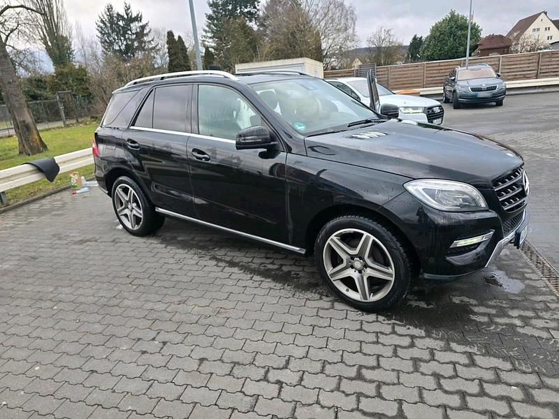 Gebraucht Mercedes ML350 258 PS (189 kW) 2013 Schwarz SUV