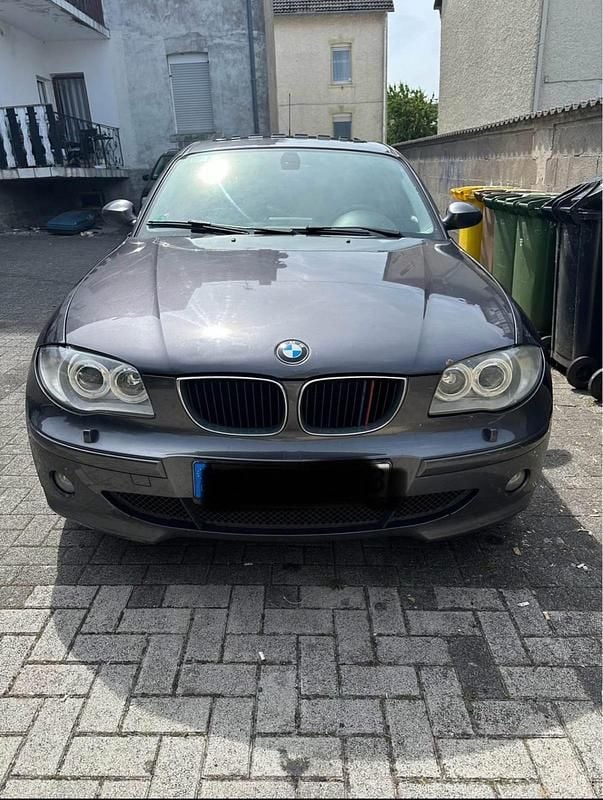 Grau Gebraucht 2004 BMW 120 Kleinwagen | 1.300 € (Fairer Preis) - Bild 1/1