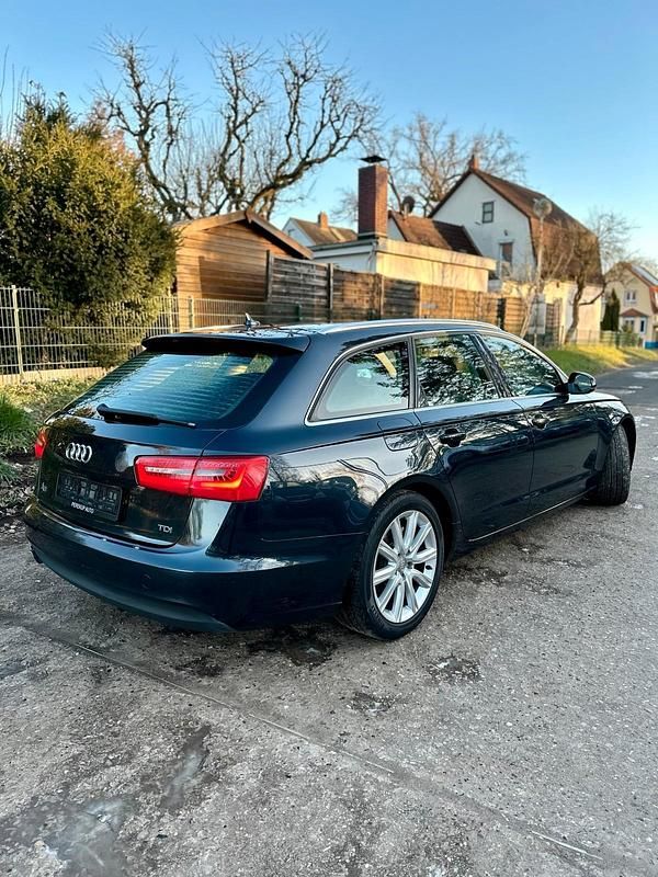 Gebraucht Audi A6 Comfort 177 PS (130 kW) 2012 Blau Kombi