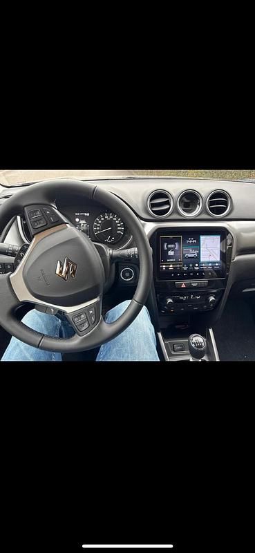 Gebraucht Suzuki Vitara 129 PS (94 kW) 2025 Schwarz Kleinwagen