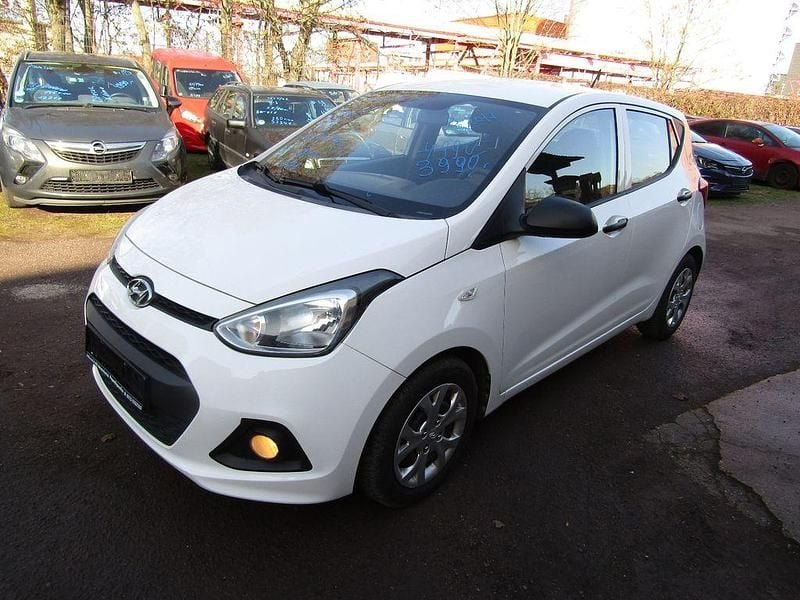 Gebraucht Hyundai i10 Basis 67 PS (49 kW) 2017 Weiß Kleinwagen