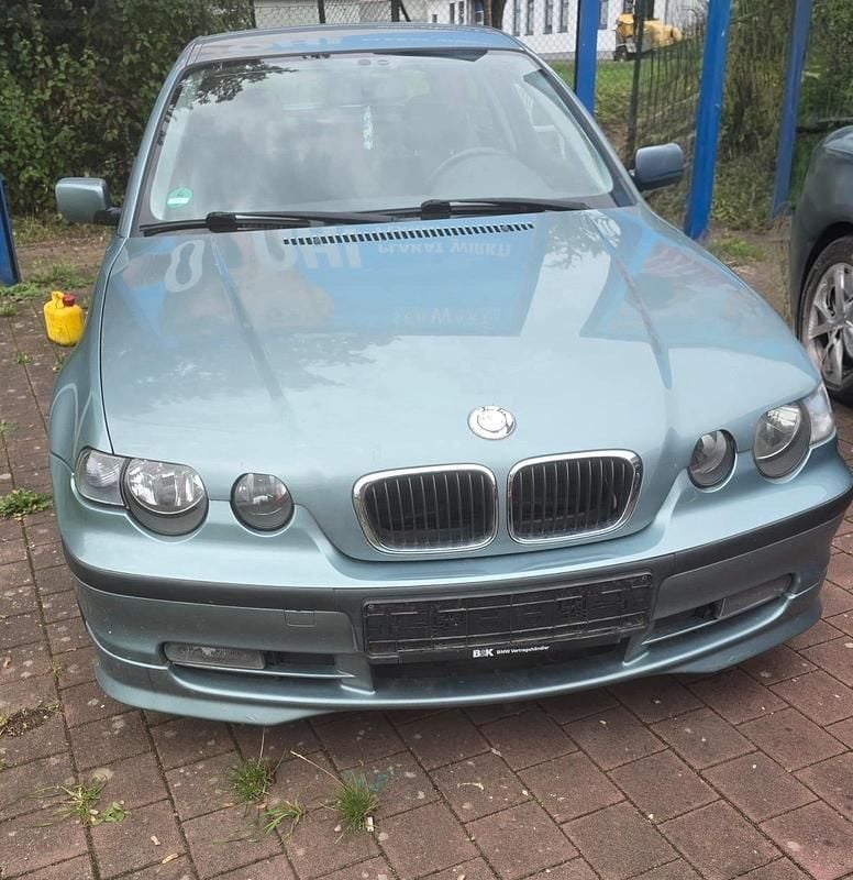 Grün Gebraucht 2002 BMW 316 Compact Kleinwagen | 900 € (Superpreis) - Bild 1/4