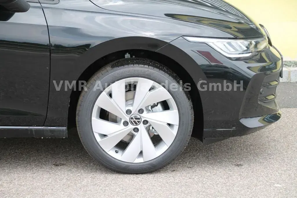 Neu VW Golf VIII 150 PS (110 kW) 2026 Schwarz Limousine
