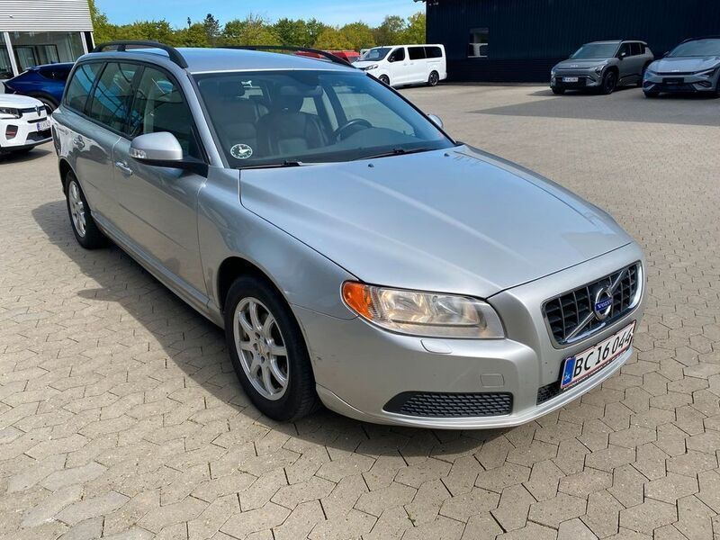 Grau Gebraucht 2011 Volvo V70 Summum Kombi | 3.100 € (Superpreis) - Bild 1/4