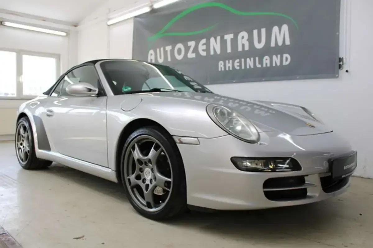 Gebraucht Porsche 911 Carrera Cabriolet 325 PS (239 kW) 2005 Arktissilber metallic Cabrio