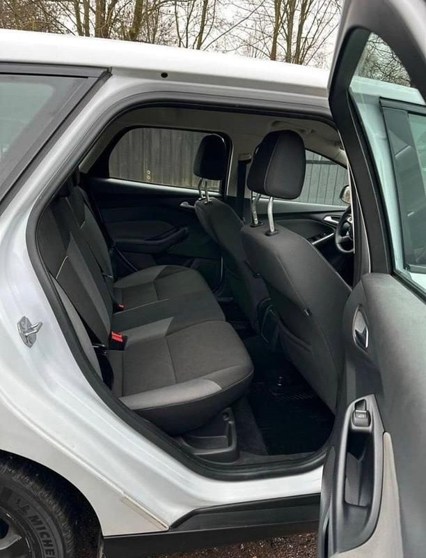 Gebraucht Ford Focus 105 PS (77 kW) 2011 Weiß Kombi