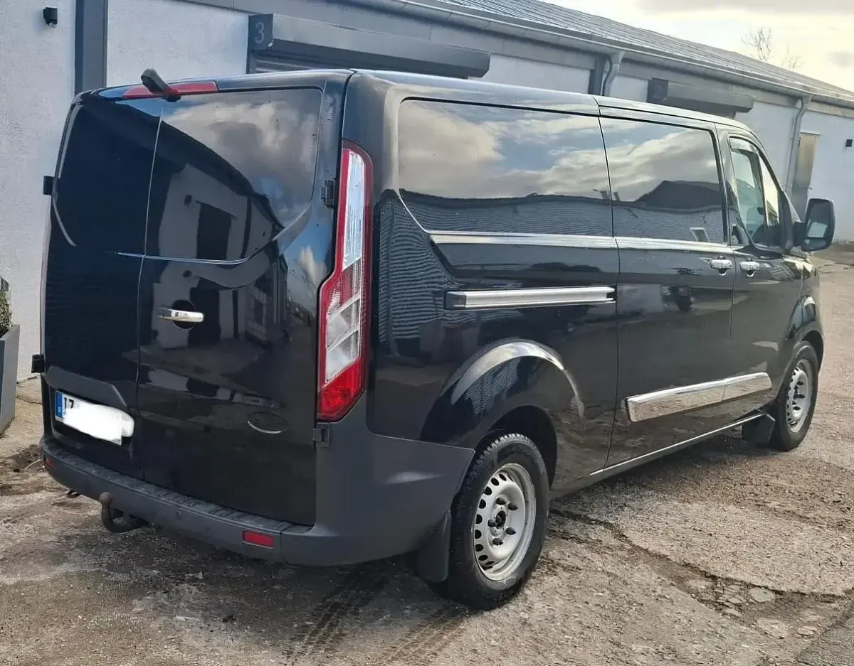 Gebraucht Ford Transit Custom 130 PS (95 kW) 2017 Schwarz Van / Kleinbus