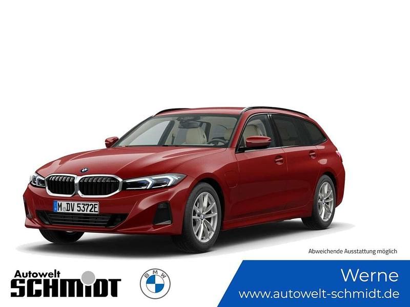 Gebraucht BMW 330e 292 PS (214 kW) 2024 Melbourne rot metallic Kombi