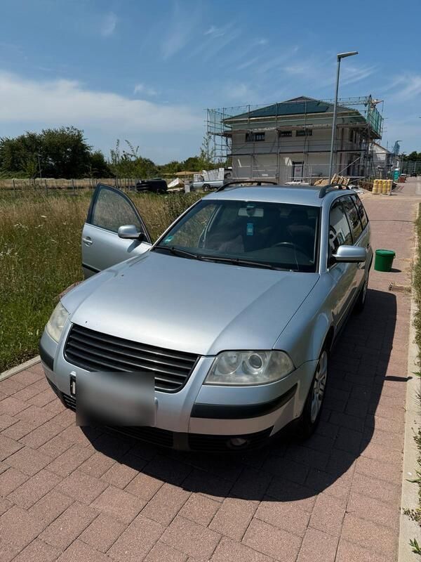 Silber Gebraucht 2003 VW Passat Kombi | 1.200 € (Superpreis) - Bild 1/4